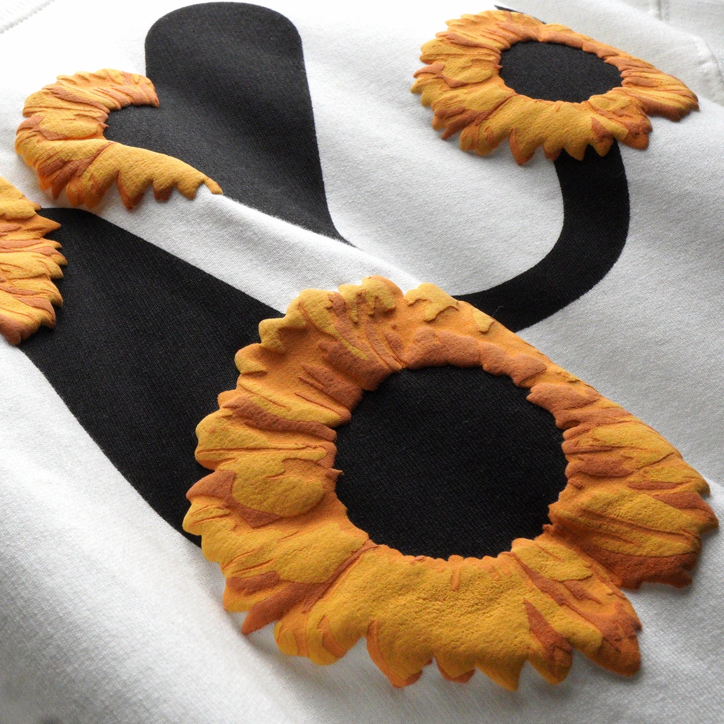 WHITE SUNFLOWER T-SHIRT
