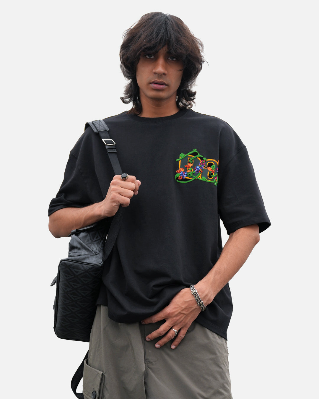 BLACK GARLAND T-SHIRT
