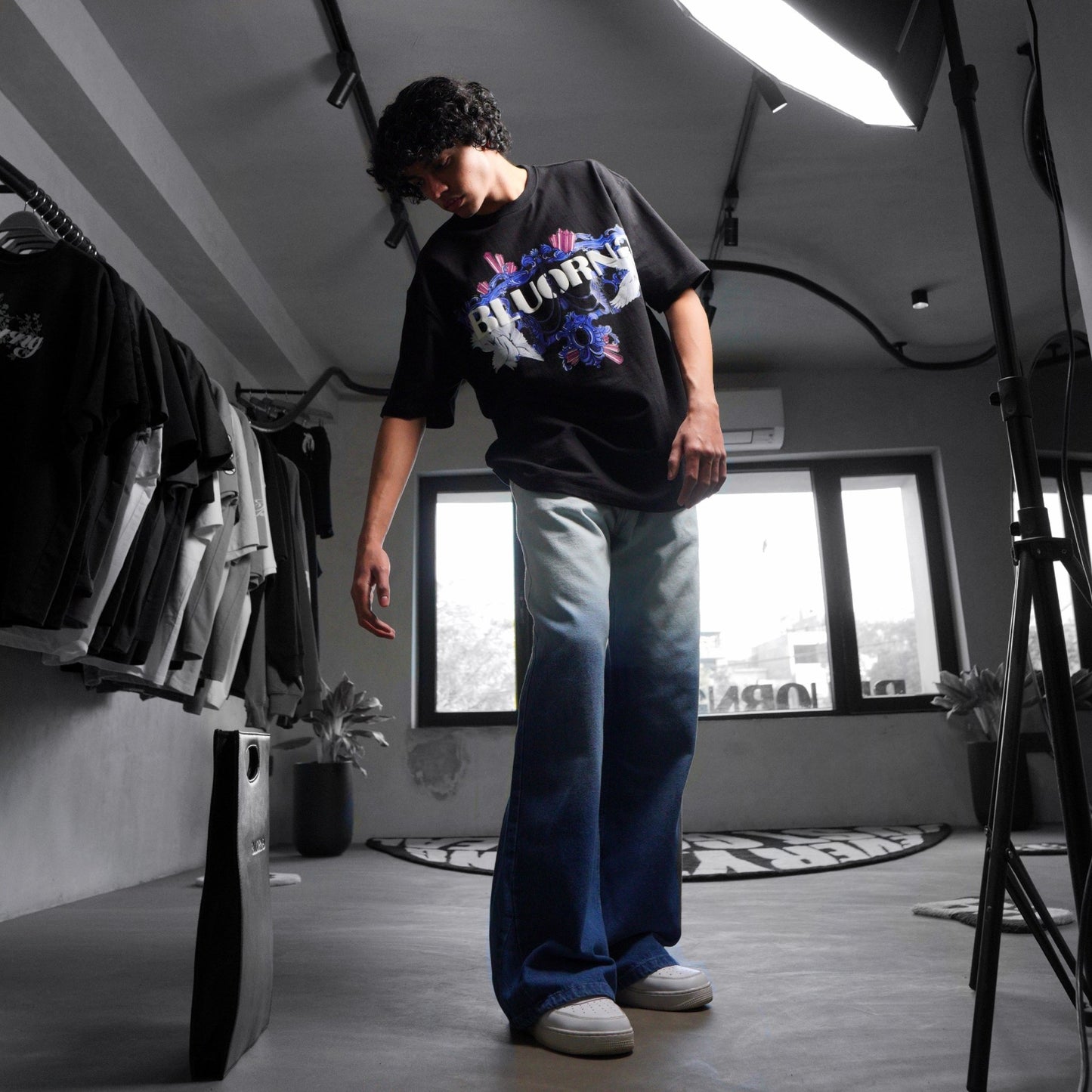 CRYSTAL BLACK T- SHIRT - Bluorng