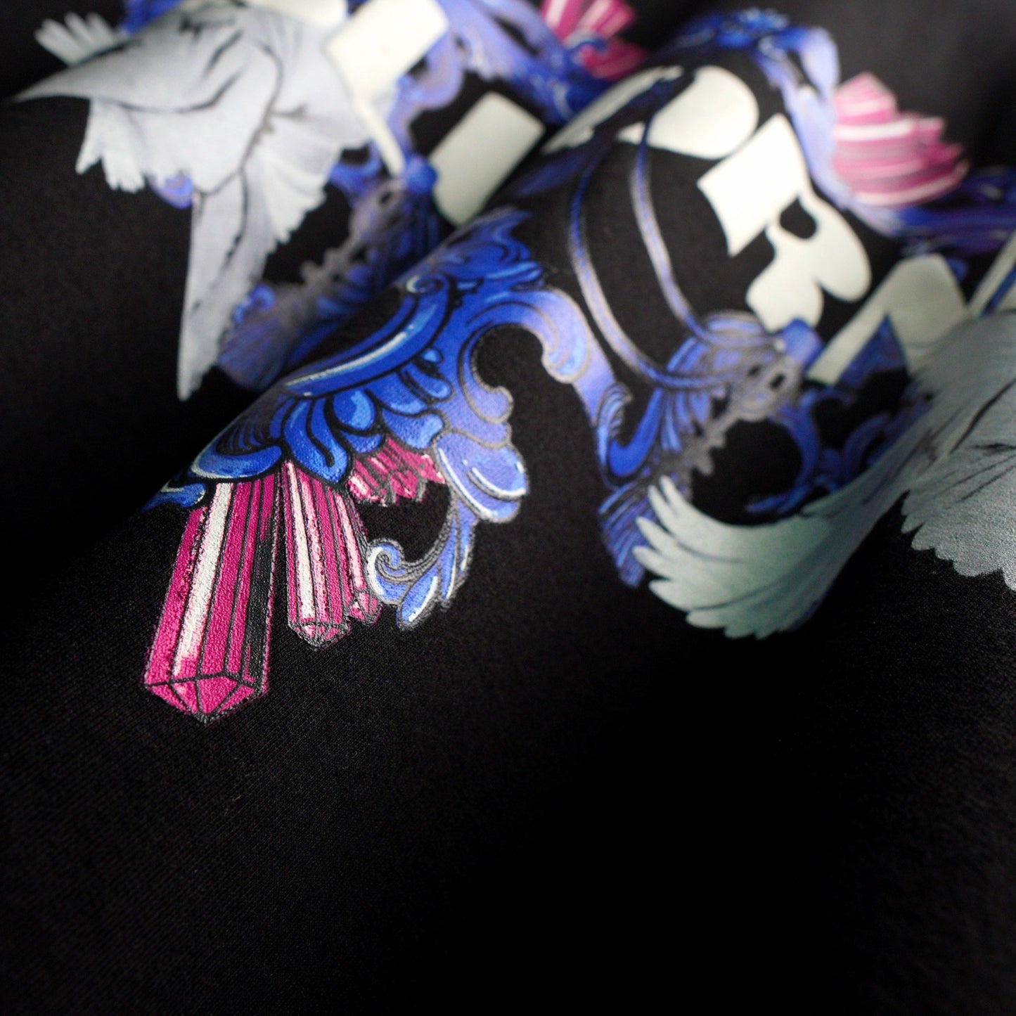 CRYSTAL BLACK T- SHIRT - Bluorng