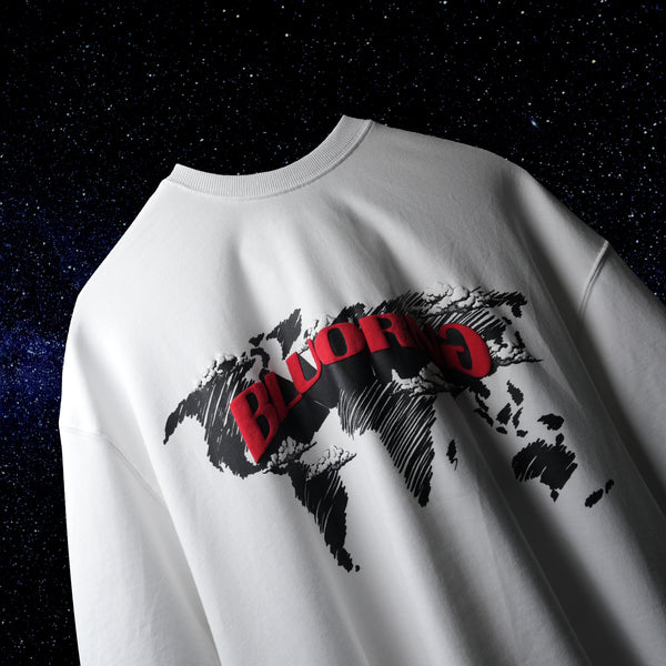 Oversized white streetwear t-shirt worldwide design