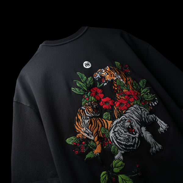 Premium black oversized t-shirt tiger embroidery artwork