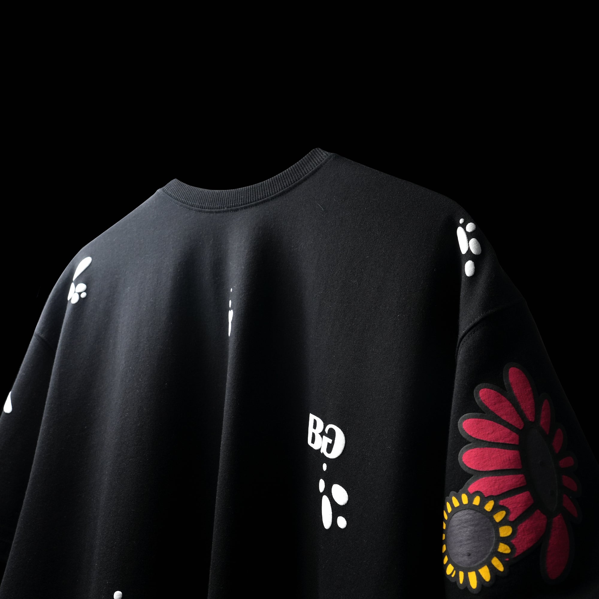 BUTTERFLY PAWS T-SHIRT