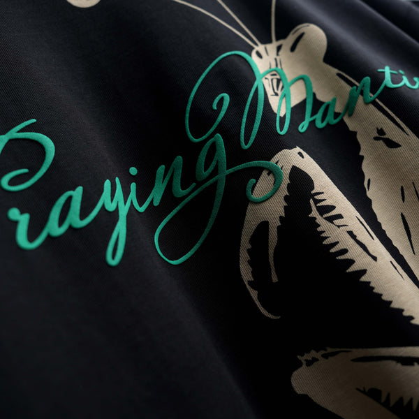 Oversized premium t-shirt with edgy praying mantis artwork