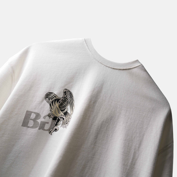 Premium oversized white t-shirt bold serpent