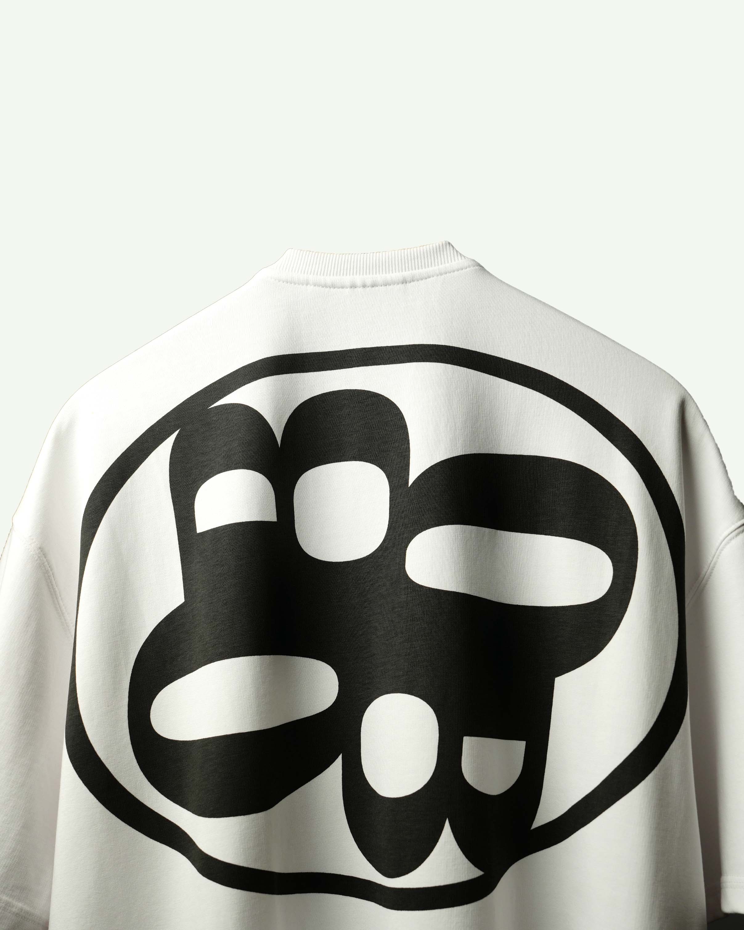 Basic Chalk T-Shirt - Oversized White Streetwear Tee | BLUORNG